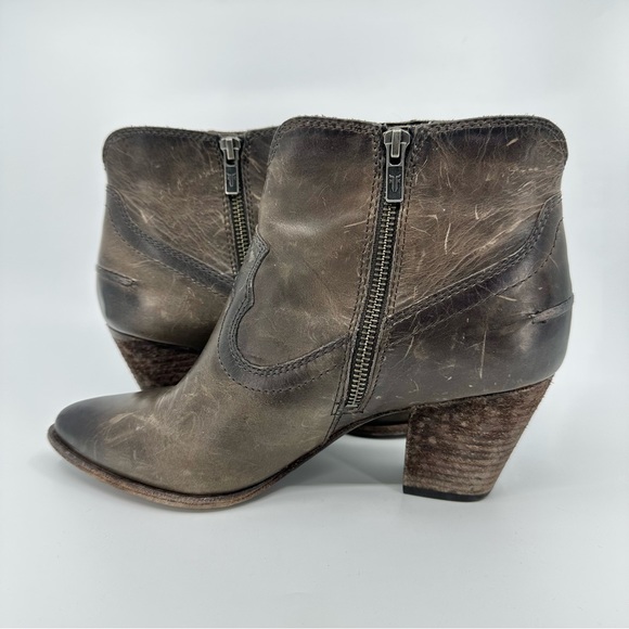 FRYE Renee Short Seam Brown Leather Ankle Boot with Heel size 9.5 M 3472066 - Picture 2 of 8